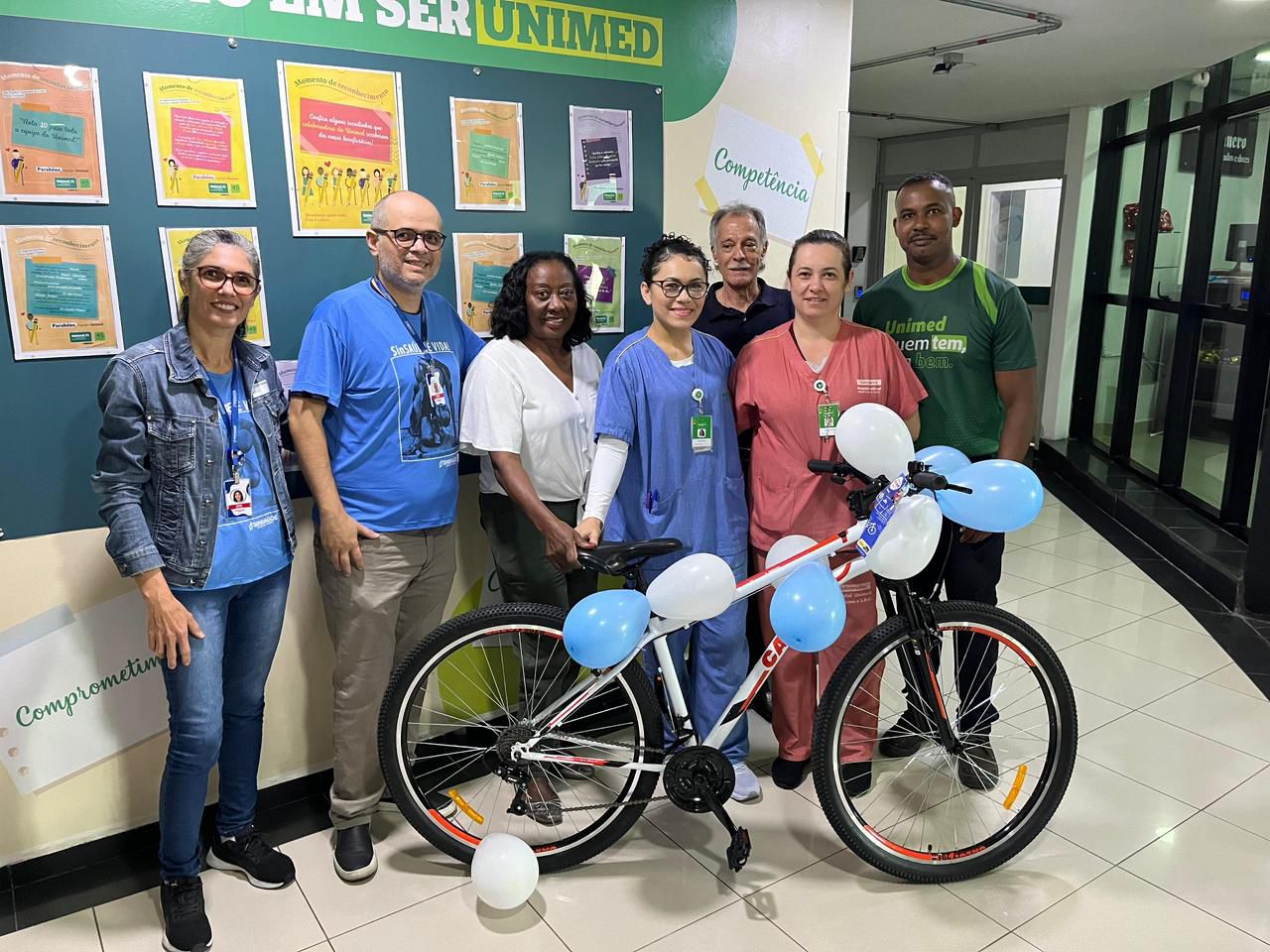 Sinsaúde entrega segunda bicicleta da campanha de sindicalização em Americana