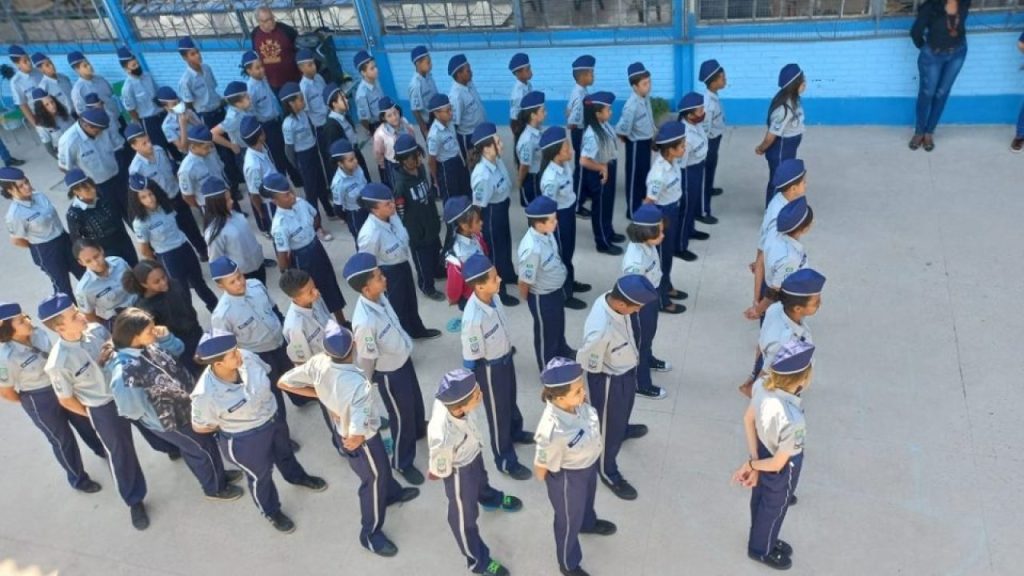 AGU conclui que programa de escolas cívico-militares de Tarcísio de Freitas é inconstitucional