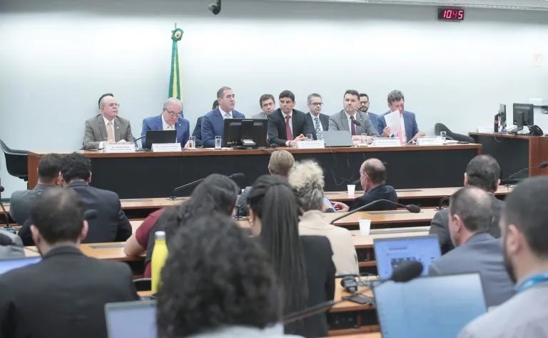 Carne, carro elétrico e petróleo importado: Reforma Tributária muda e vai a votação na Câmara