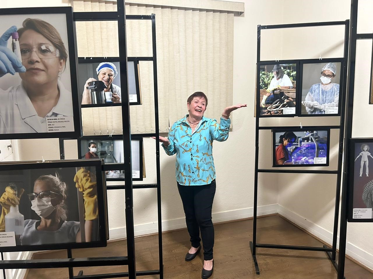 Sinsaúde em Bragança Paulista recebe categoria e autoridades na abertura de exposição de artes