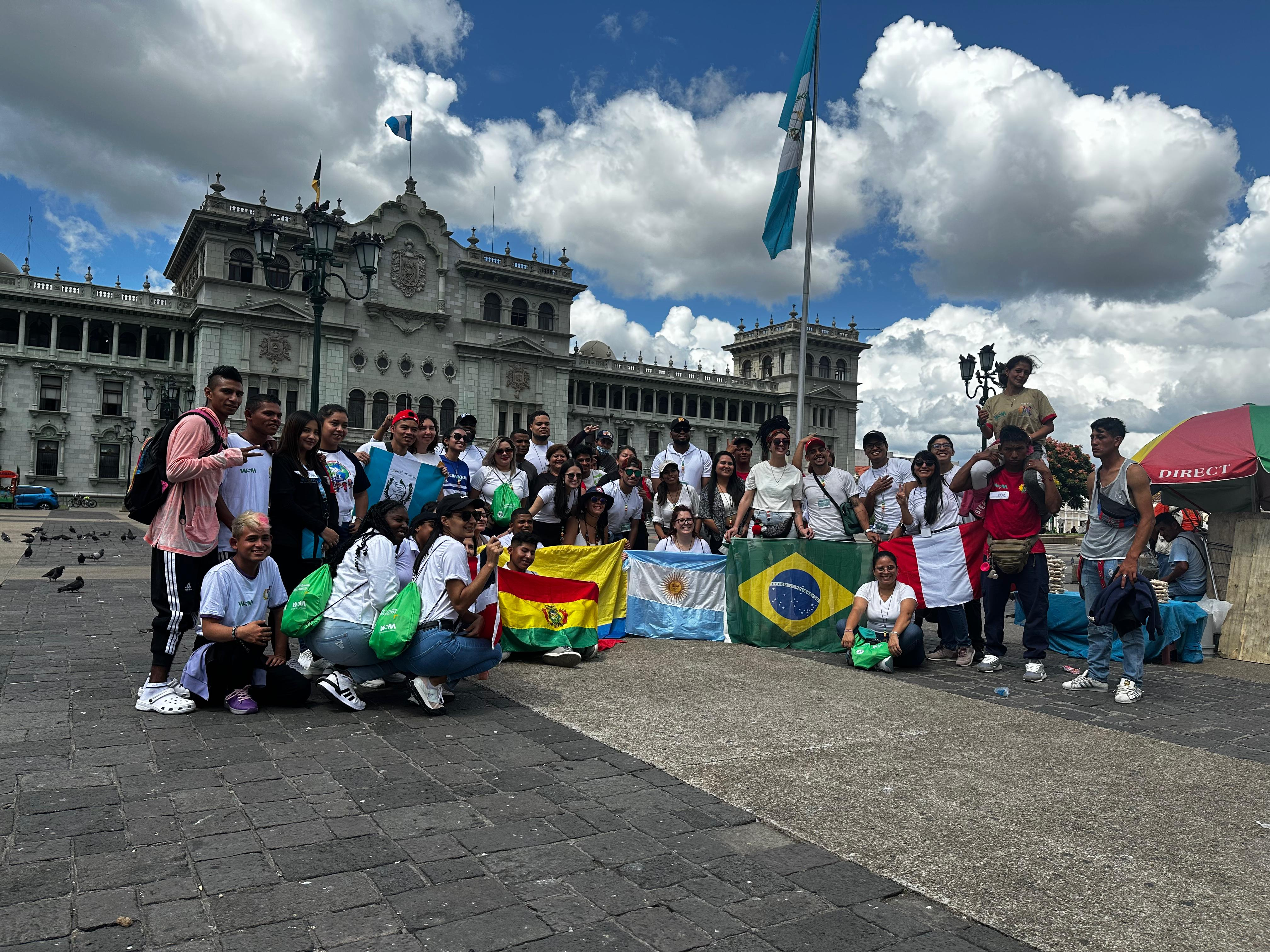 Na Guatemala, secretária de Juventude da UGT participa de evento de formação de novas lideranças
