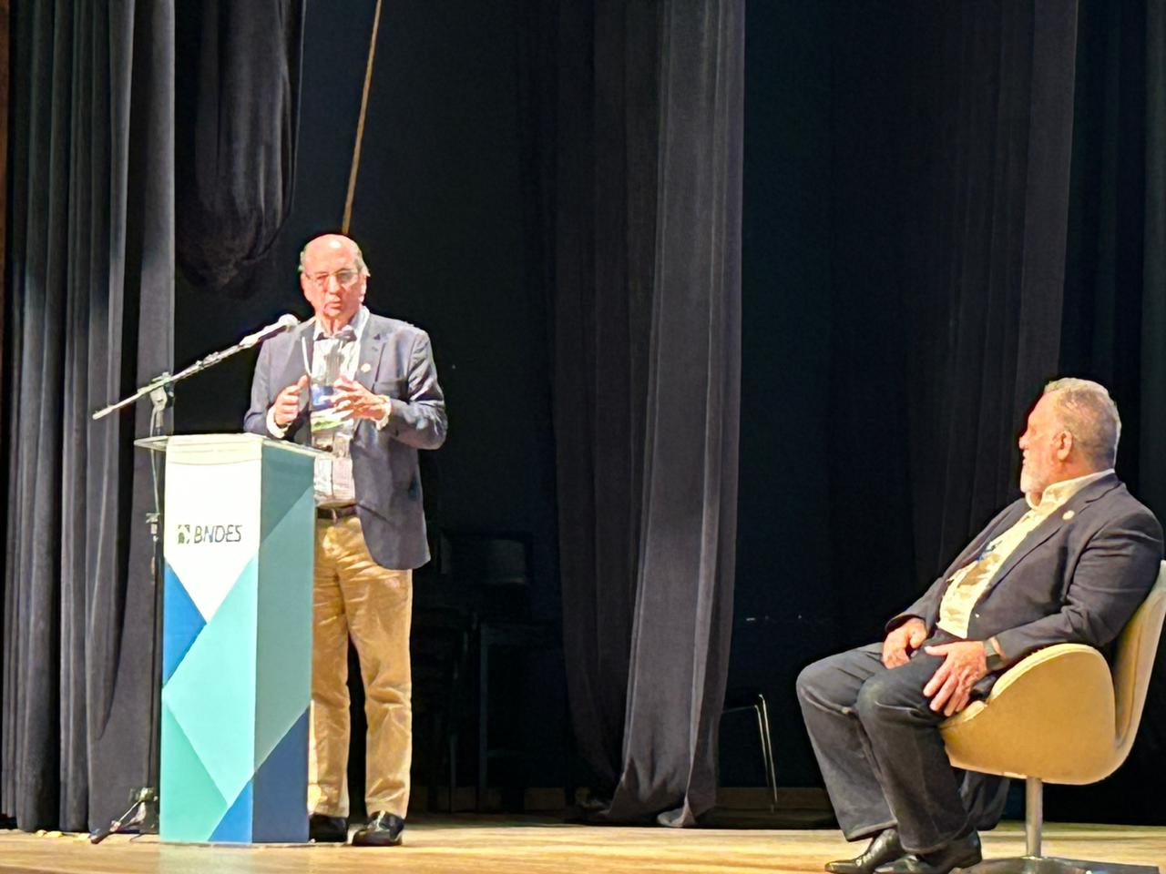 Ricardo Patah Participa do Seminário Internacional "Desenvolvimento e Mundo do Trabalho" no Rio de Janeiro