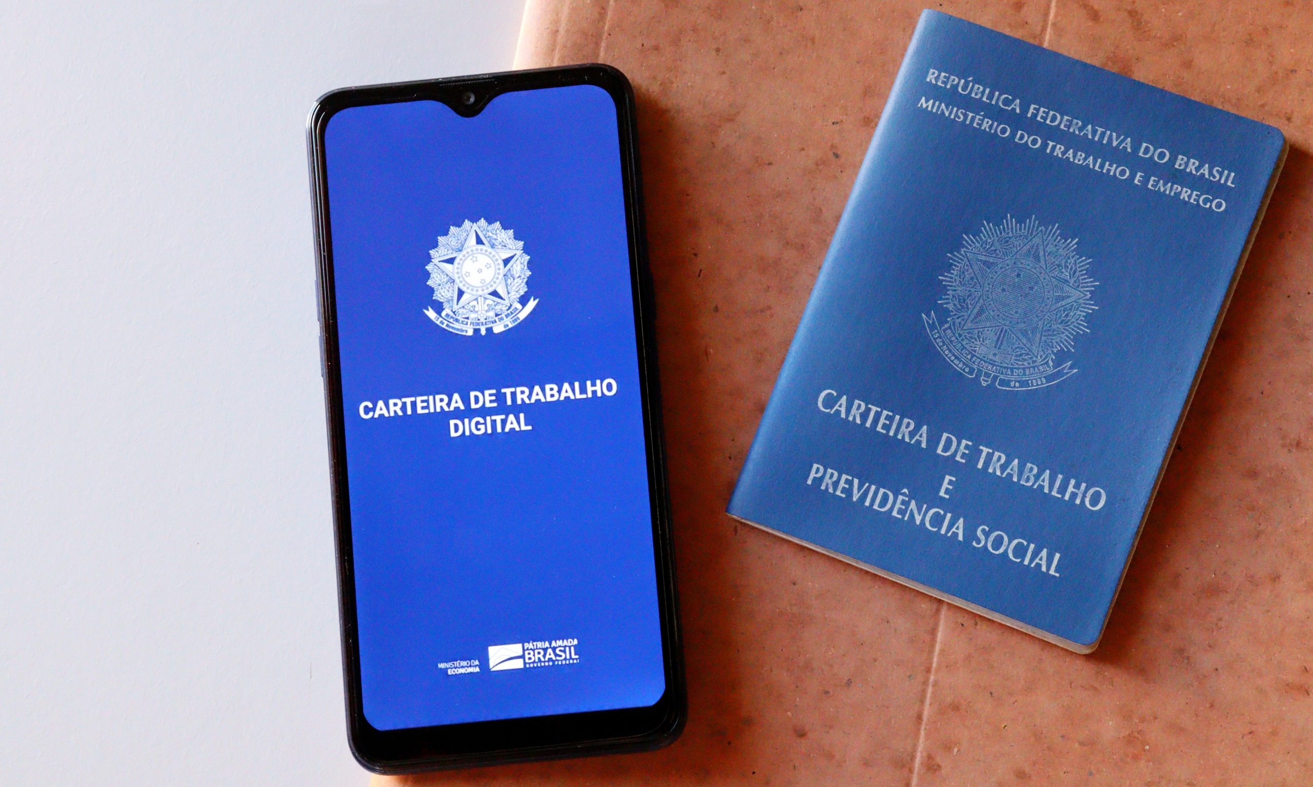 Desemprego cai a 6,8% no trimestre terminado em julho, diz IBGE