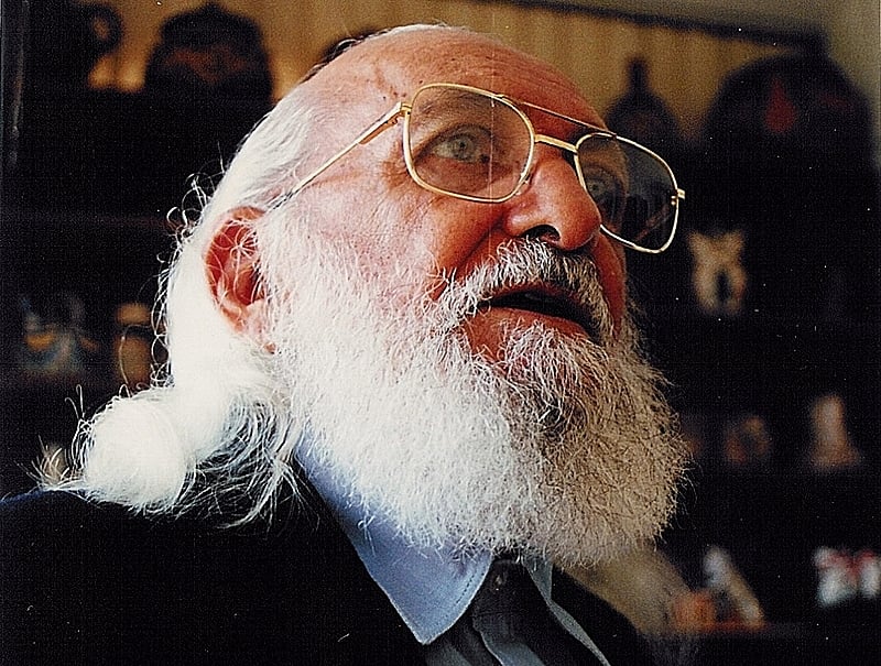 103 anos do educador: Paulo Freire é homenageado com selo e carimbo pelos Correios