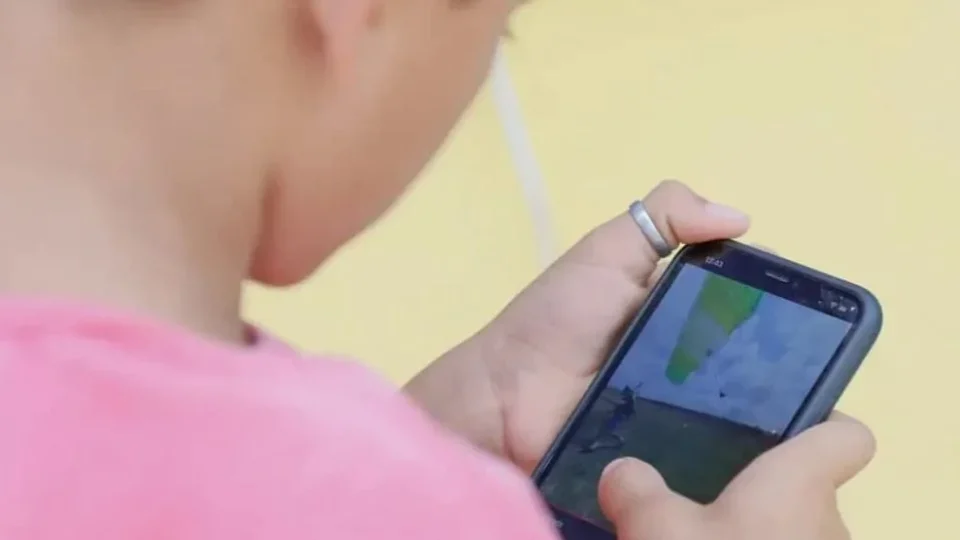  Pesquisas relacionam celular à queda de aprendizado e aumento da depressão