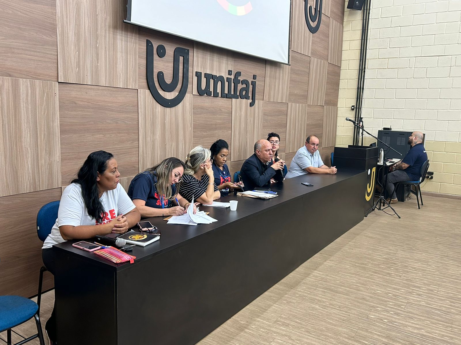 Trabalhadores do hospital municipal e upas decretam estado de greve em Jaguariúna