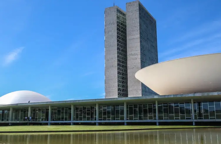 Deputado apresenta parecer que endurece regras para cobrança da contribuição sindical e assistencial