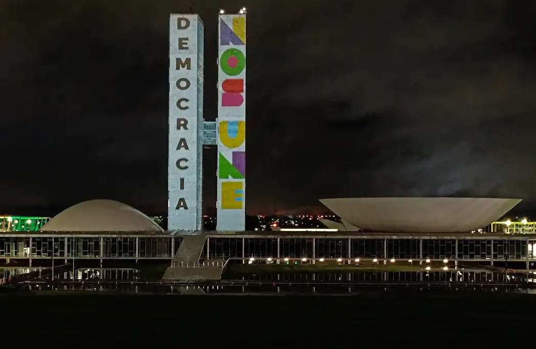 Apoio à democracia cai 10% em dois anos, mostra Datafolha