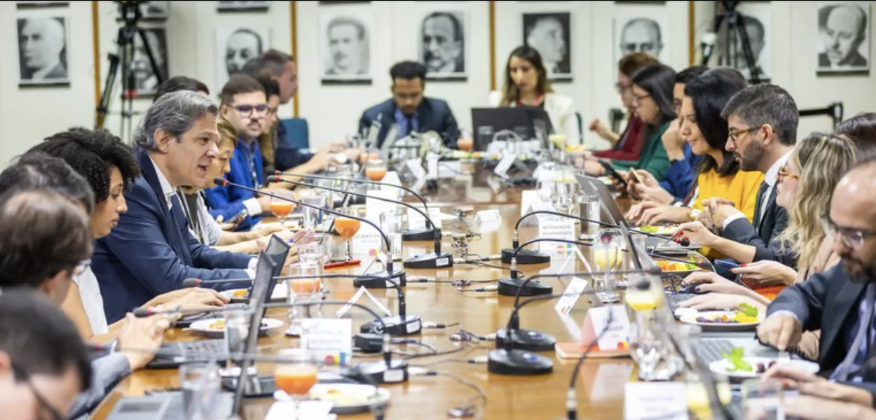 Abertura do mercado de vale-refeição, defendida por Haddad, deve baratear alimentação fora de casa
