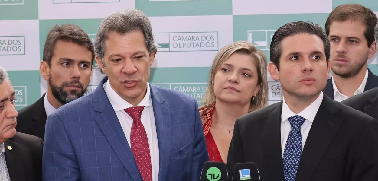 Oposição teme desgaste e se vê obrigada a apoiar proposta do governo para isenção no IR até R$ 5 mil