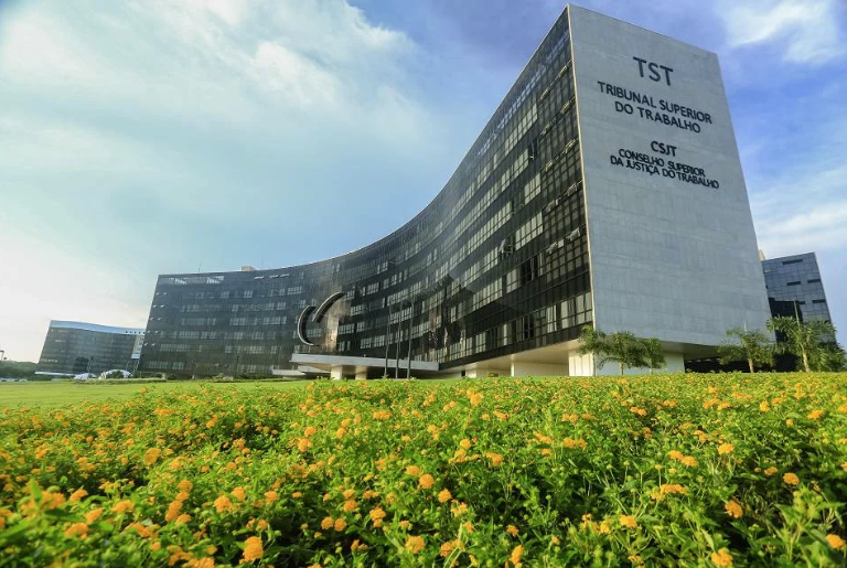 Novas ações trabalhistas na Justiça ultrapassam 2 milhões em 2024, maior aumento desde a reforma