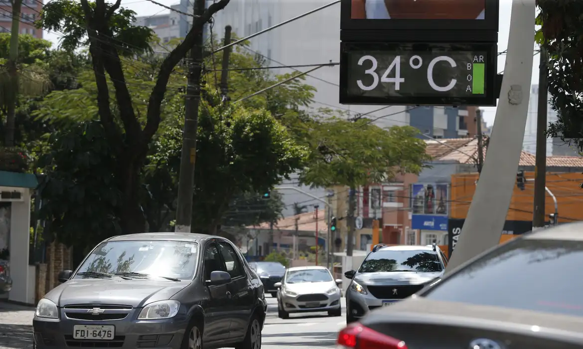  Defesa Civil alerta: sensação de calor em São Paulo deve piorar até quarta-feira (19)
