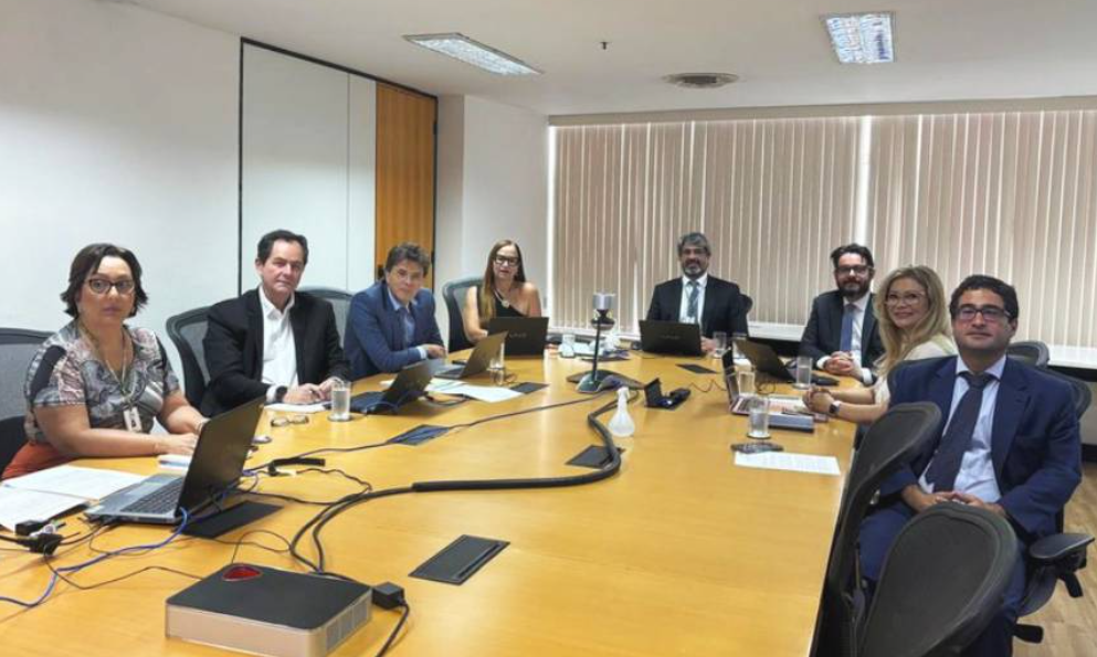 Um plano de saúde "Melhoral e copo d'água"