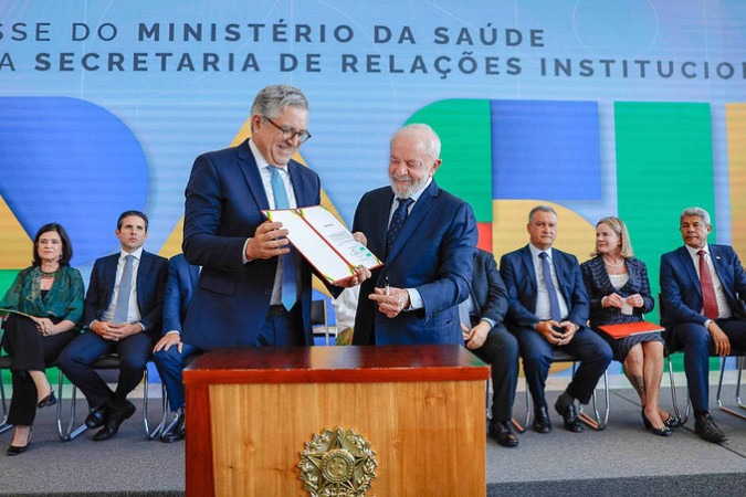  "Chego com uma obsessão: reduzir o tempo de espera", diz Padilha ao assumir a Saúde