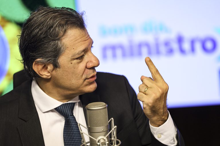 Isenção do Imposto de Renda será equivalente a um 14º salário, diz Haddad
