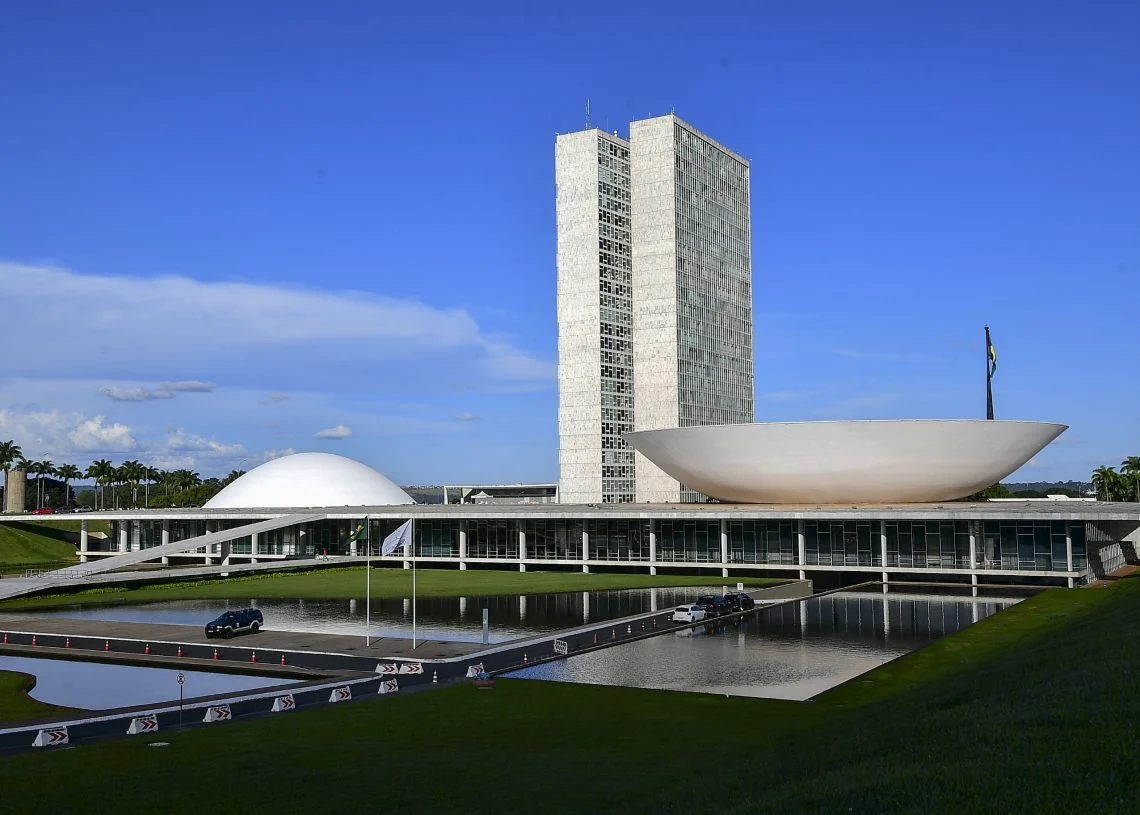 A semana em Brasília: CPI do INSS, anistia, reforma ministerial e julgamento do golpe