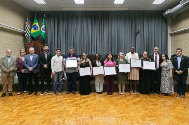 Sessão solene homenageia profissionais da Enfermagem de Piracicaba