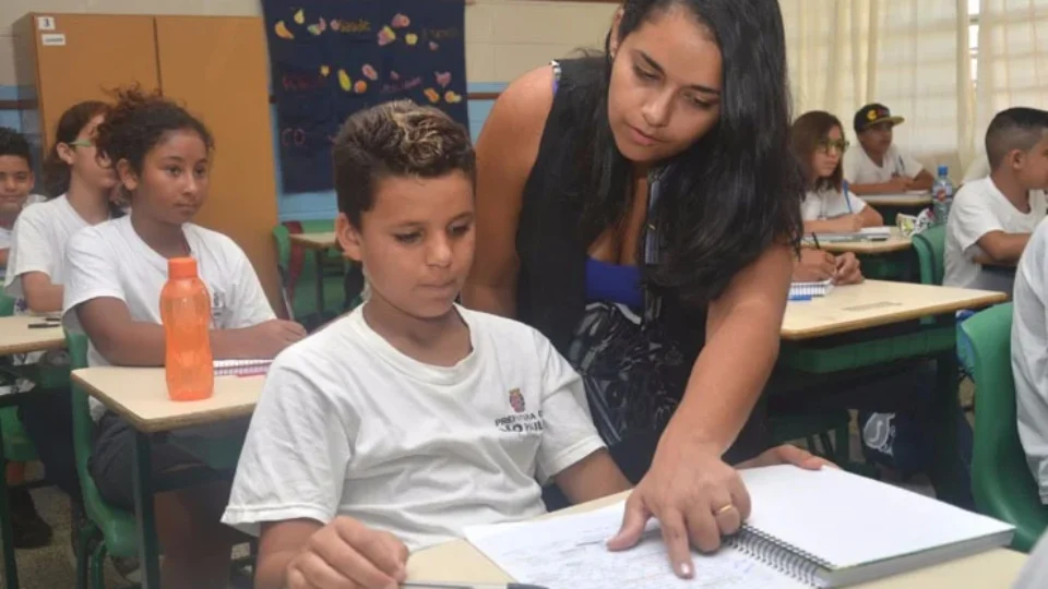  Sindicato dos professores de SP denuncia ataque à educação após afastamento de 30 diretores