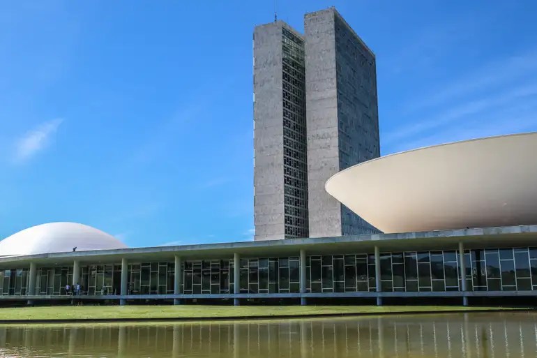 Congresso radicaliza a pauta antissindical