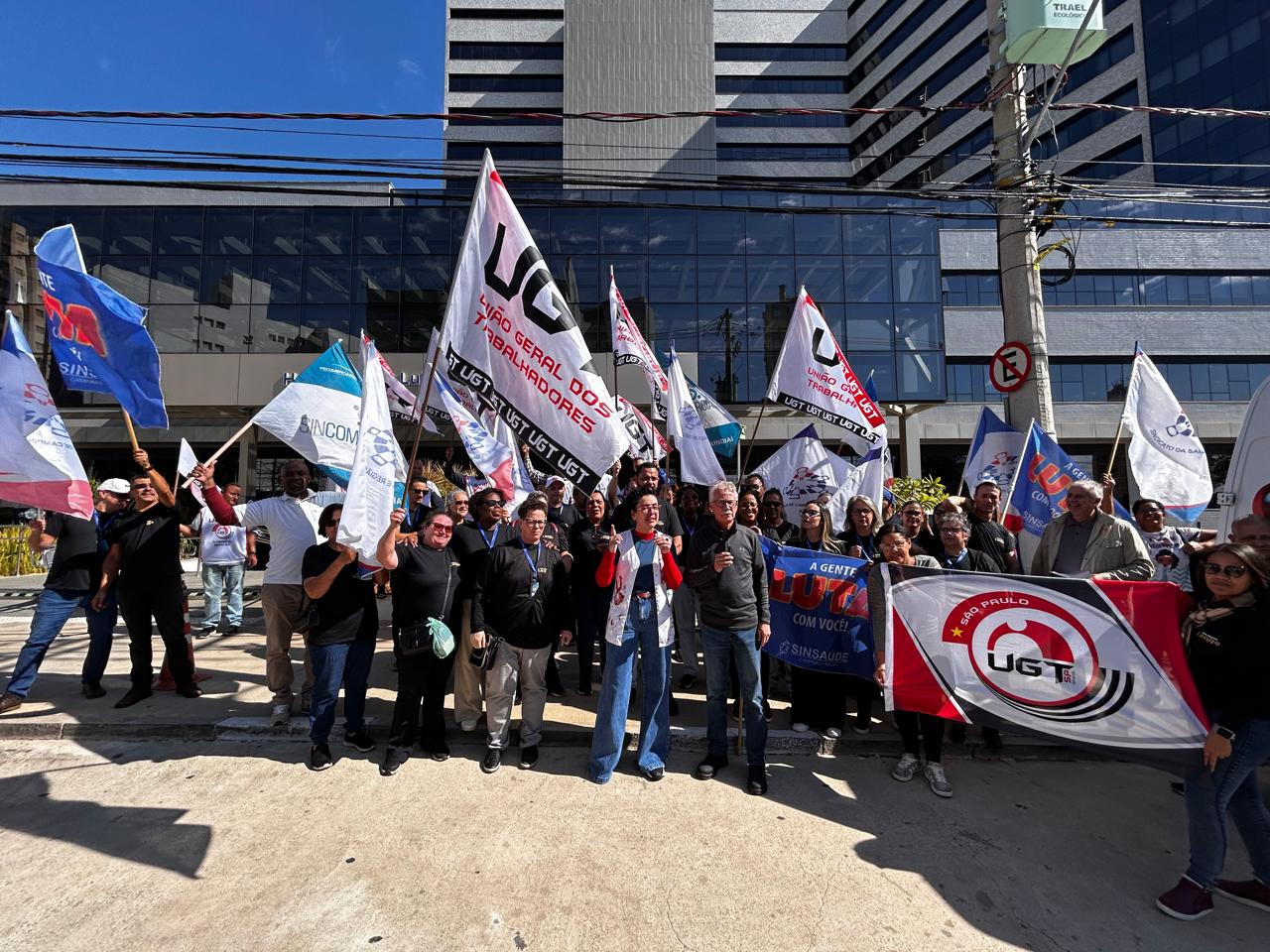Sinsaúde Campinas protesta em frente ao Hospital São Luiz; manifestações serão realizadas em outras unidades