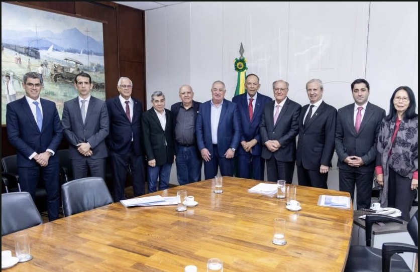 UGT participa de reunião com Geraldo Alckmin e centrais sindicais para barrar crise na indústria da borracha e defender empregos