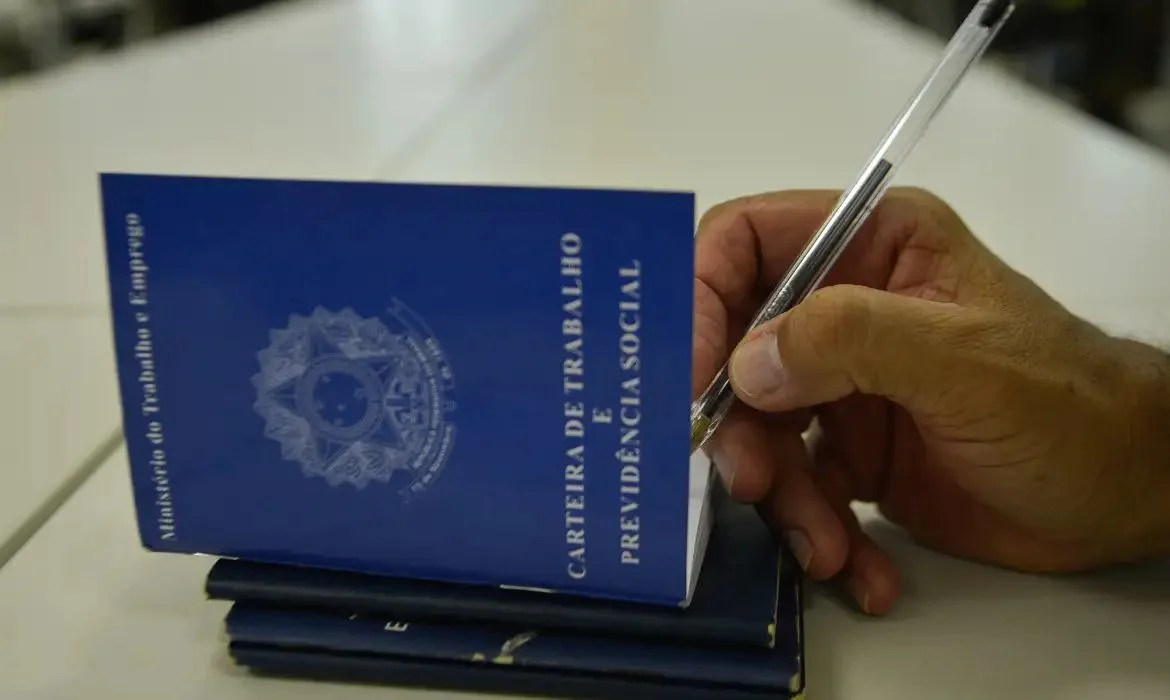 Dados do IBGE revelam economia aquecida e emprego em alta no segundo trimestre