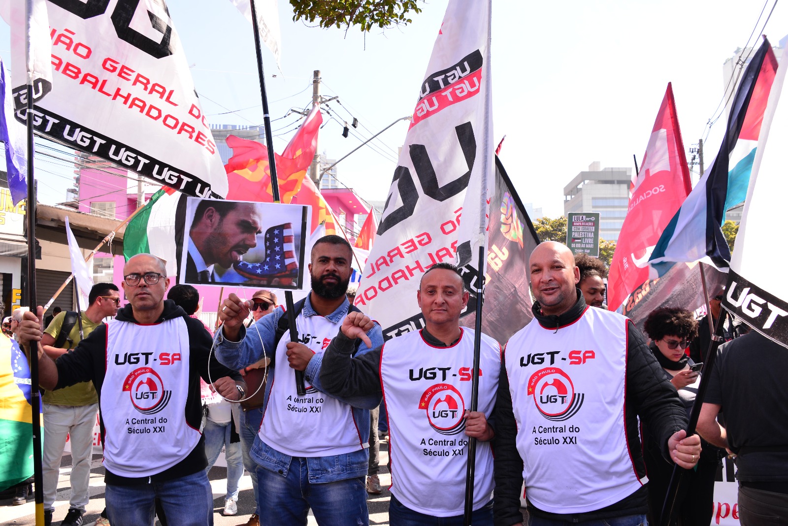 Em defesa da soberania e contra o tarifaço: UGT participa de atos em todo o Brasil