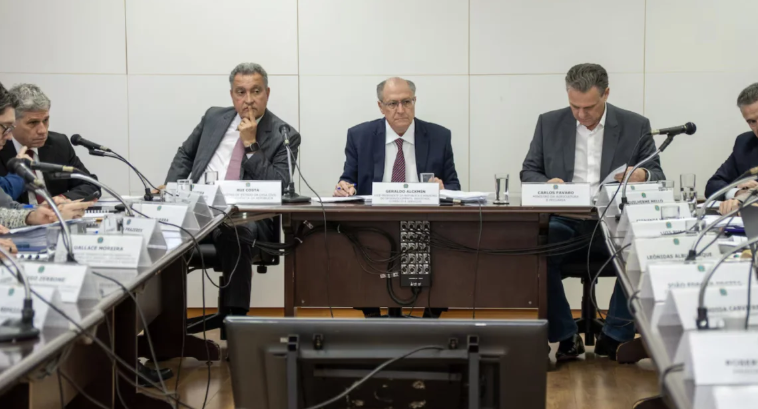 Empresários usam do tarifaço e de ameaça aos empregos para pedir mais benefícios e isenções de impostos