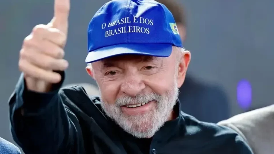 Quaest: Aprovação de Lula sobe e atuação dos Bolsonaro no tarifaço é vista como negativa