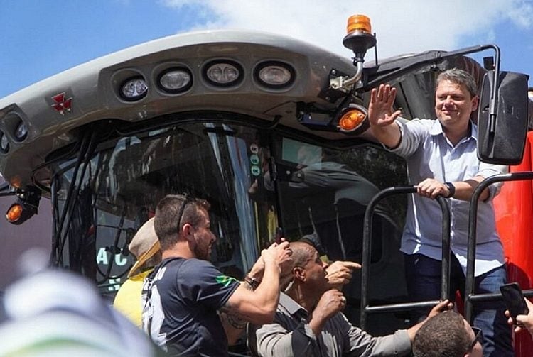 Tarcísio tenta aprovar PL que entrega terras públicas a latifundiários com até 90% de desconto