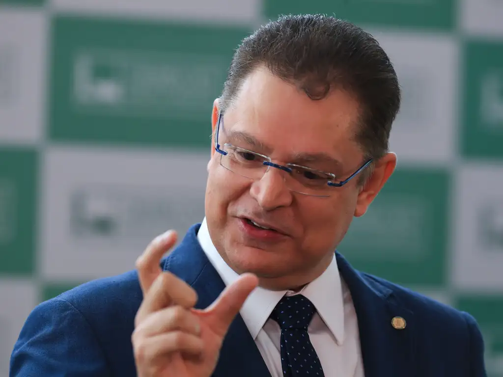  Projeto do PL quer anistia total para golpistas e milicianos, e o fim do inquérito das Fake News