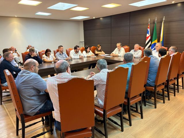 Prefeitura de Jahu reúne prefeitos da região para tratar da situação da Santa Casa