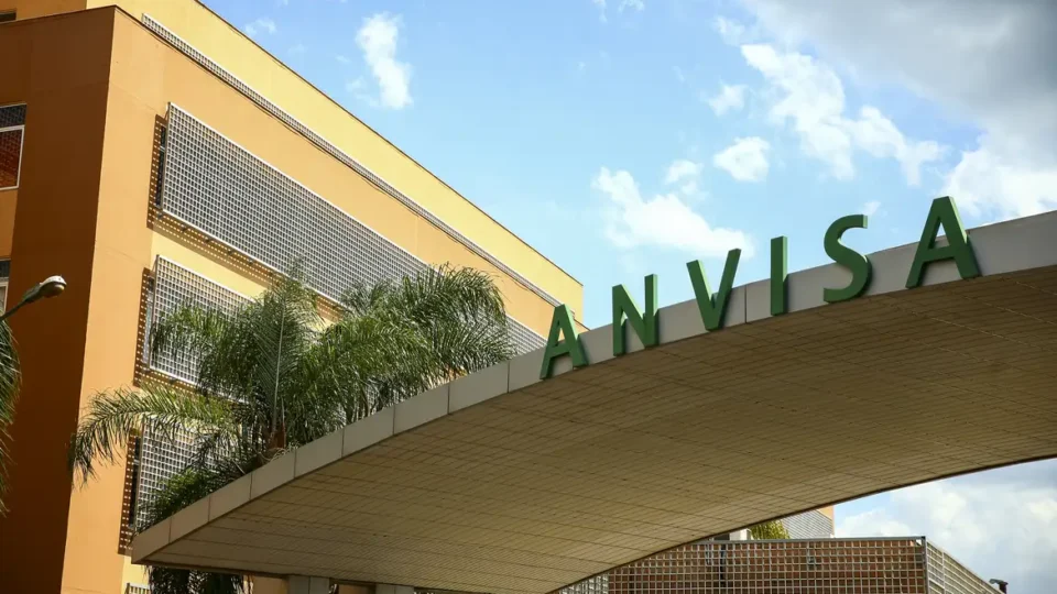 Anvisa proíbe venda de 32 suplementos por fabricação em 'condições insalubres'