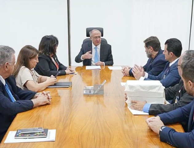 Reuniões em Brasília apontam caminhos para socorrer a Santa Casa de Jahu: jornalista suplente de deputado coloca gestores frente
