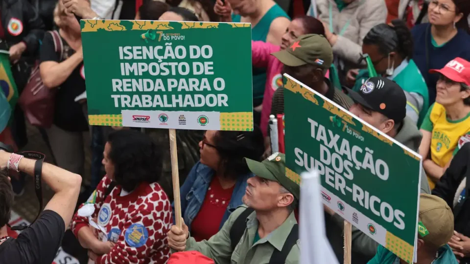 Pressão popular fez Centrão aprovar taxação a ricos para compensar isenção do IR
