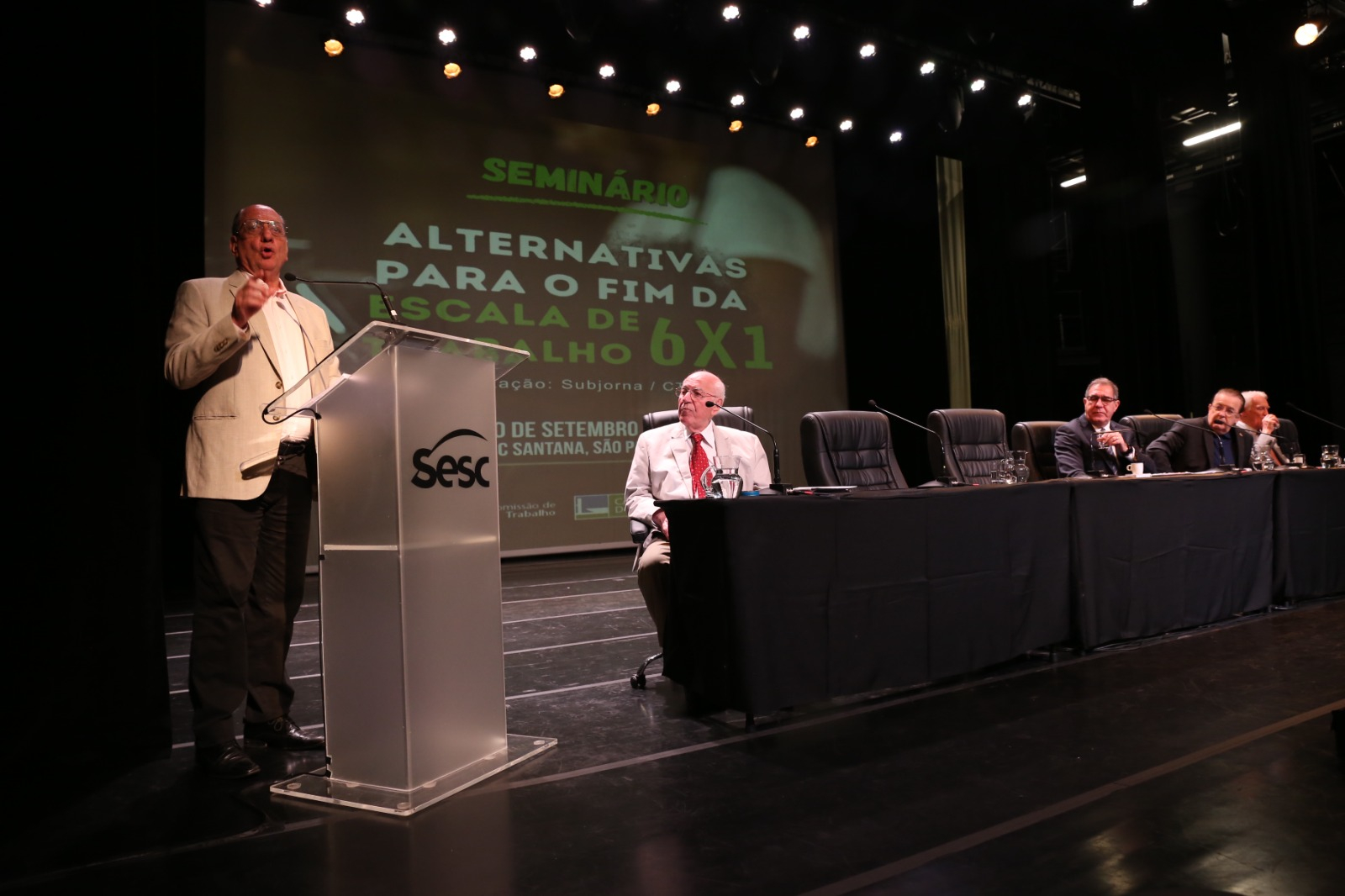 Lideranças sindicais participam de seminário para debater o fim da escala 6x1