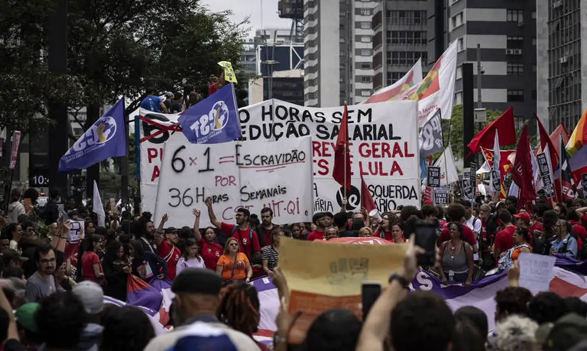 Na reta final, Plebiscito Popular convoca o povo a votar pelo fim da escala 6x1