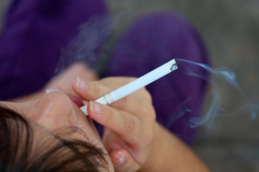 Mercado ilegal de cigarro dá lucro de R$ 10 bi para organizações criminosas e piora a violência