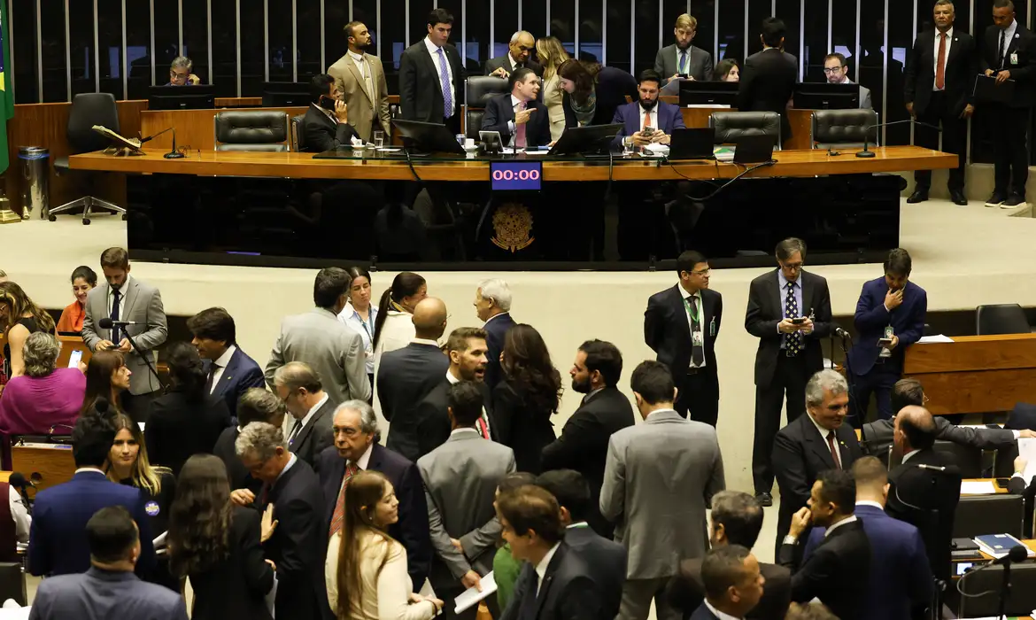 Câmara aprova ampliação gradual da licença-paternidade