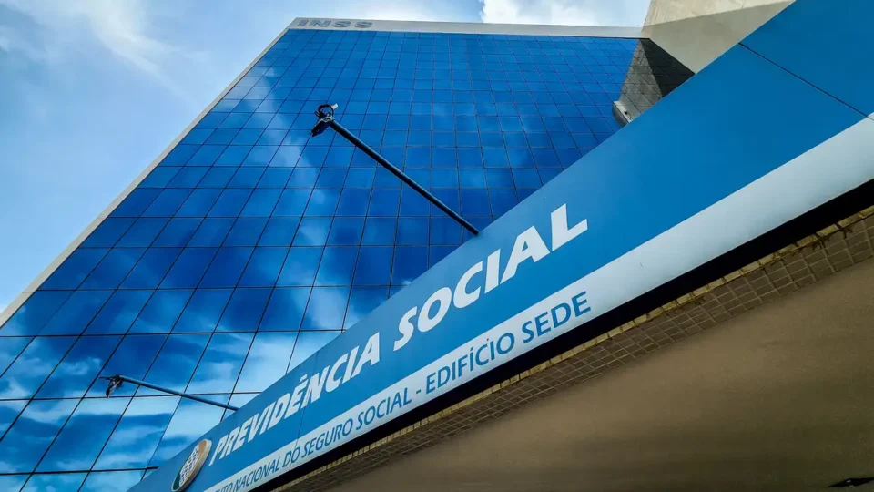 Governo prevê reajuste de 4,66% para aposentadorias do INSS acima do mínimo em 2026