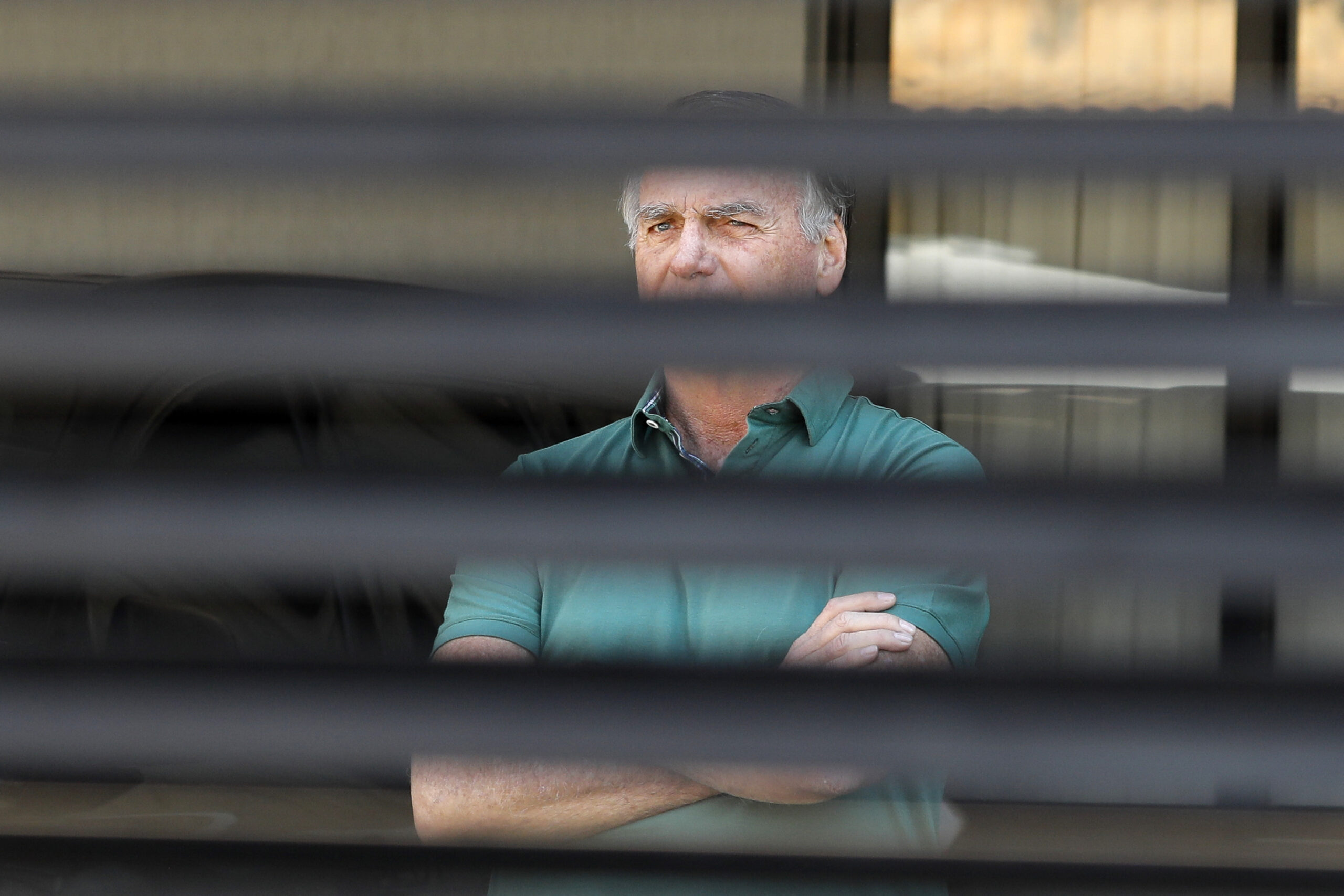 Bolsonaro alega 'paranoia' para violação de tornozeleira, e prisão é mantida após audiência