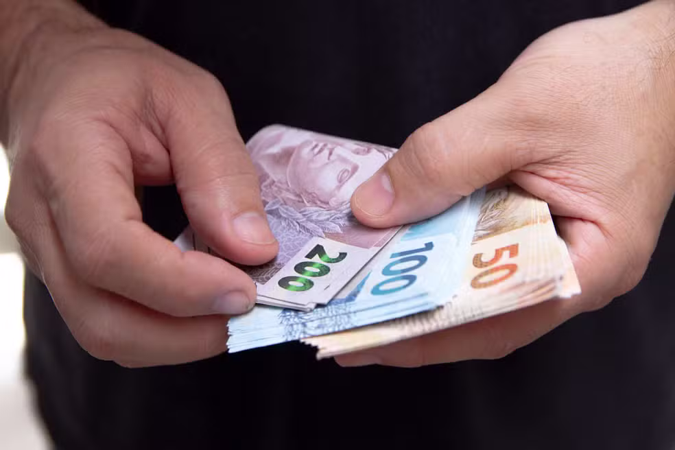 Salário mínimo de R$ 1.621 começa a valer; veja o que muda e como o valor foi calculado