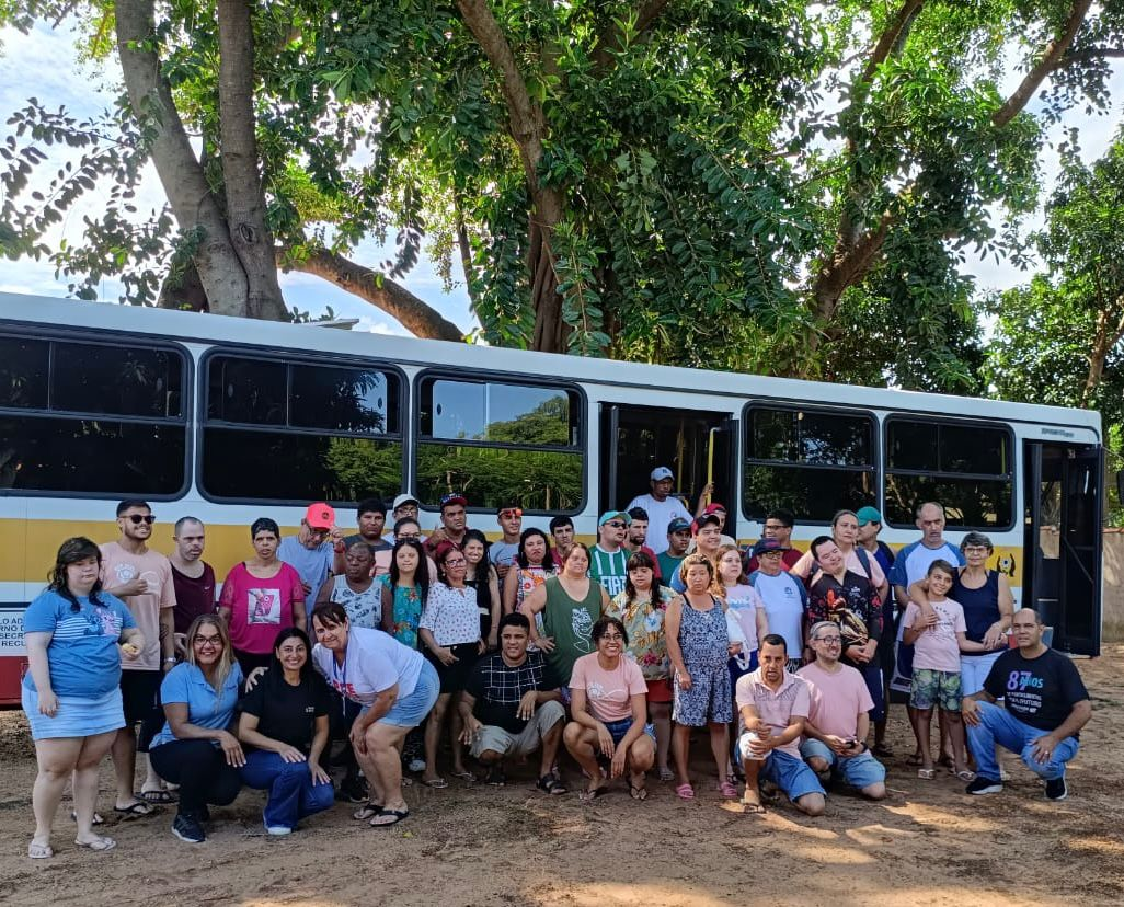 Lazer, inclusão e alegria marcam passeio de crianças da APAE no Clube de Campo e Pesca em Panorama