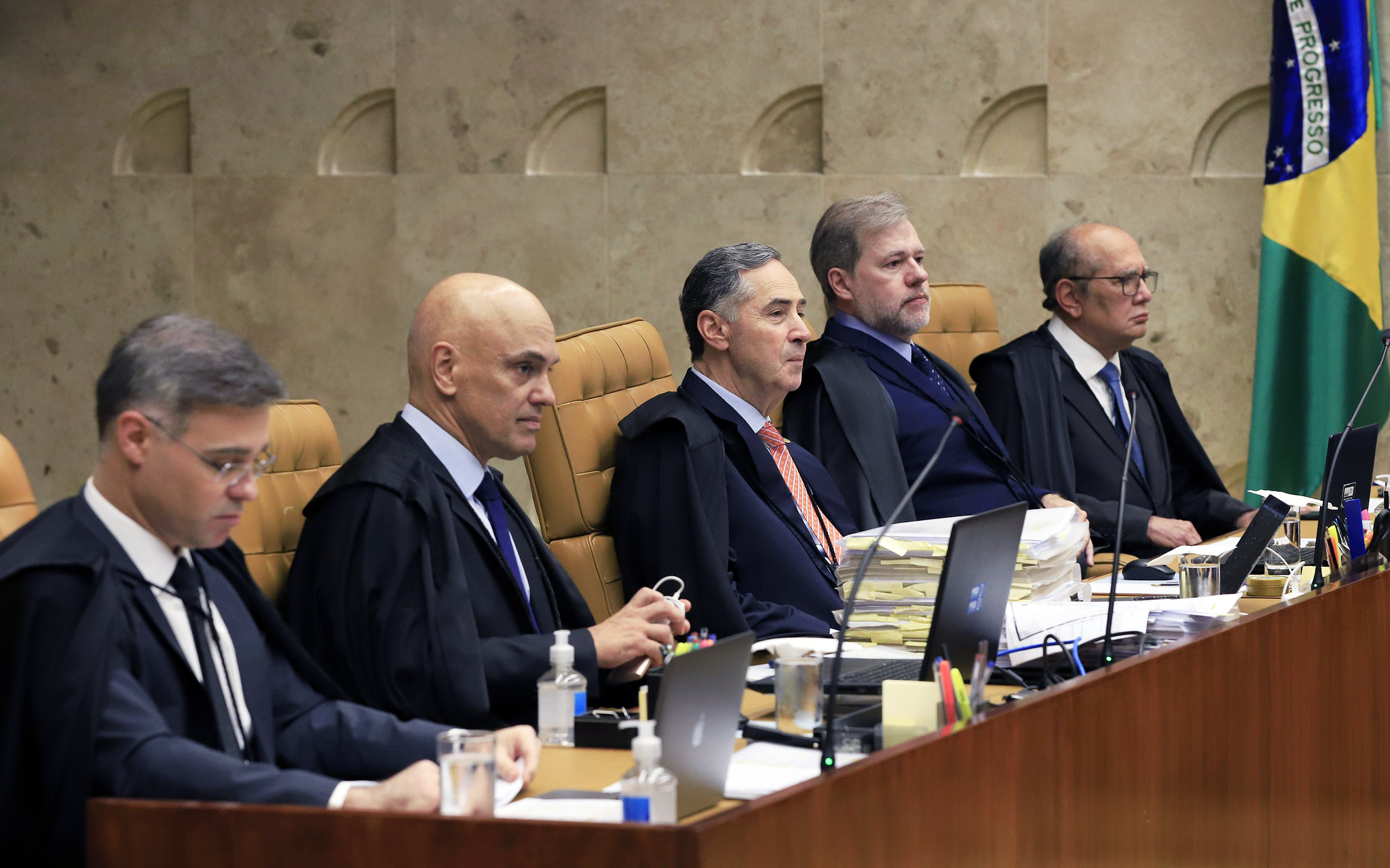 Por maioria,  STF decide pela regionalização do piso e mantém 44 horas semanais