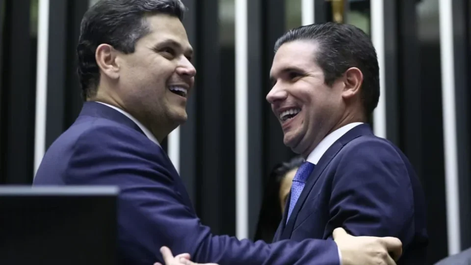 Farra no Congresso: Alcolumbre e Motta viabilizam supersalários