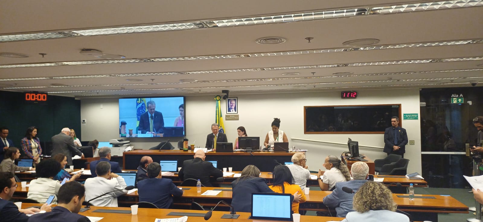 Projeto que restringe atuação da Enfermagem na estética é retirado de pauta da Câmara 