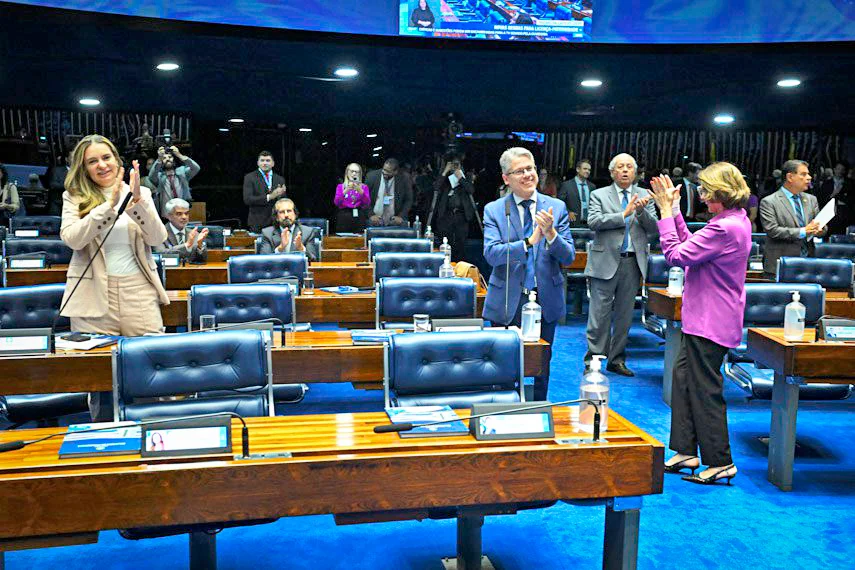 Senado aprova licença paternidade de 20 dias; texto segue para sanção