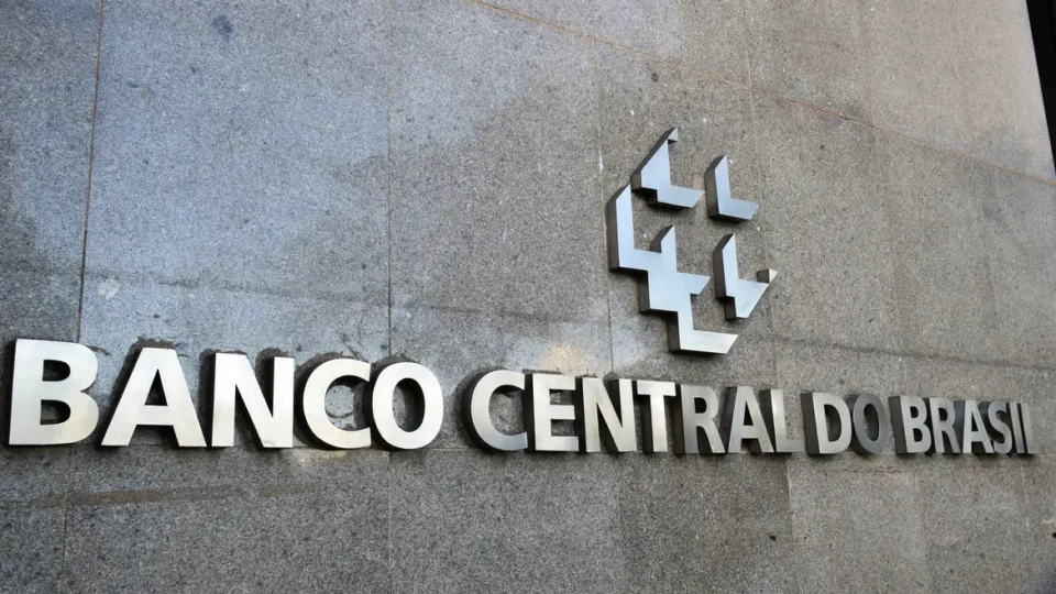 Banco Central reduz juros pela primeira vez desde 2024; taxa vai a 14,75%