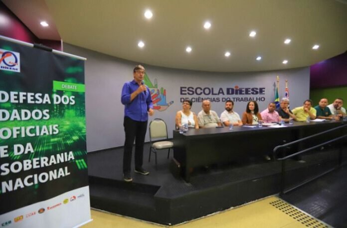 Centrais sindicais saem em defesa dos institutos públicos de pesquisa