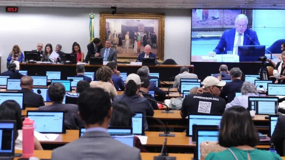 Partido Liberal trava fim da 6×1 e defende trabalho 'até a exaustão'